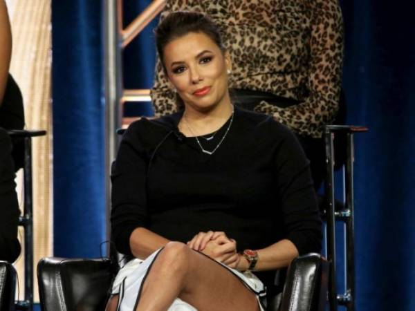 Eva Longoria participa en la conferencia de 'Grand Hotel' durante la presentación de ABC ante críticos de la TV en Pasadena, California, el martes 5 de febrero del 2019.