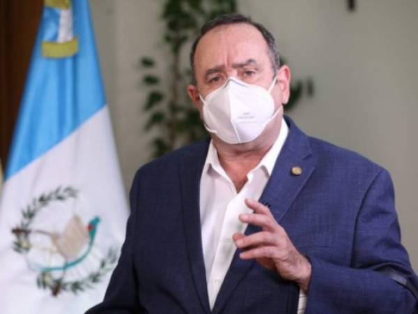 El presidente guatelmante anunció las medidas durante una cadena nacional.