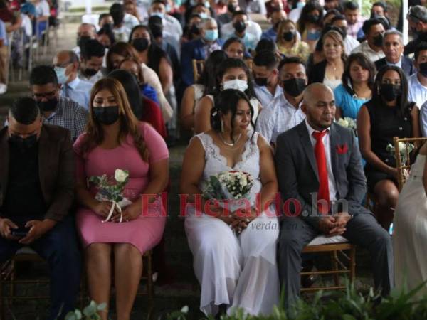 Unas 30 parejas asistieron a las tradicionales bodas gratis realizadas por la Alcaldía Municipal del Distrito Central (AMDC) el 12 de agosto.