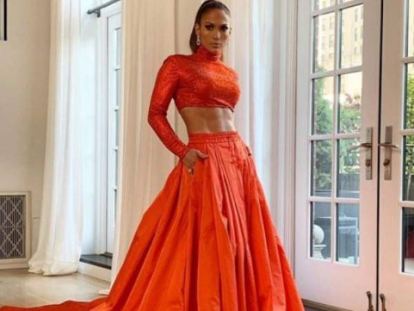 Jennifer López se roba las miradas de muchos. Foto: Instagram @jlo.