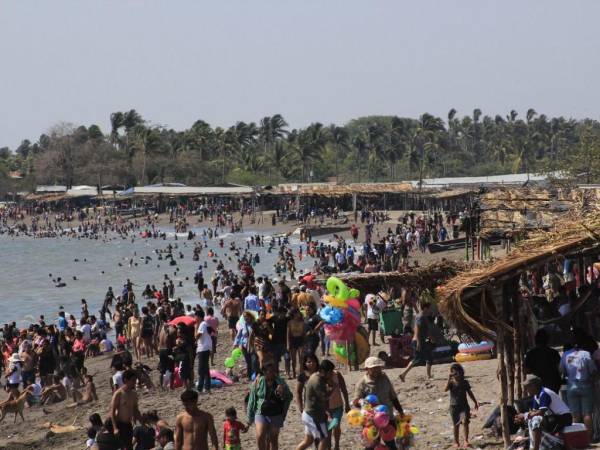 Las playas de Marcovia han lucido llenas durante toda la Semana Santa. Decenas de veraneantes han preferido vacacionar en el Golfo de Fonseca.