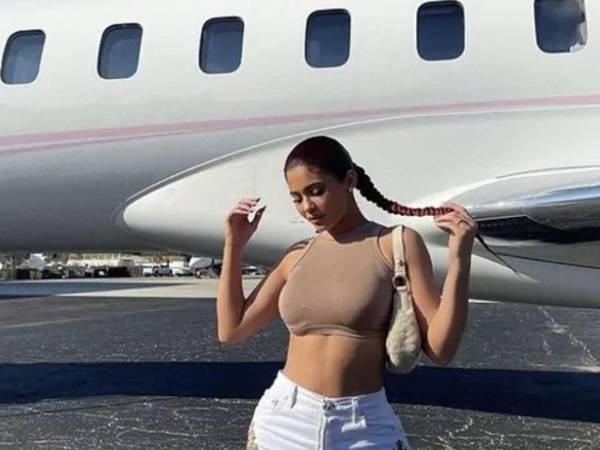 La estrella de la telerrealidad Kylie Jenner fue calificada de “criminal del clima” por los internautas luego de publicar fotos de su jet privado.