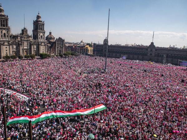 Un mar de personas llenó el Zócalo de Ciudad de México.