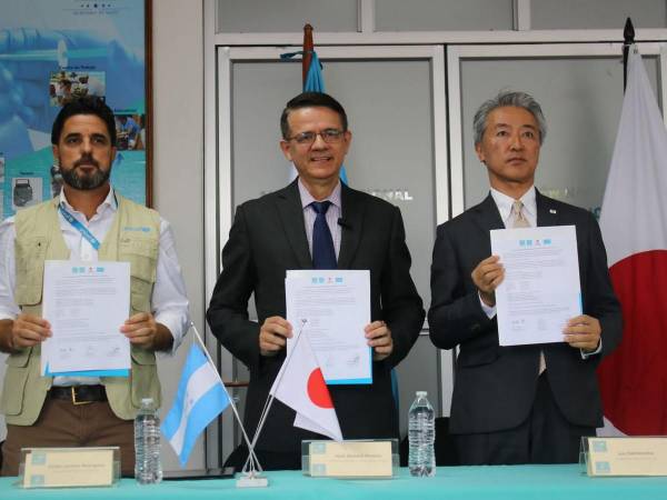 La entrega se realizó en las instalaciones del PAI y fue presidido por Matheu junto con la vicecanciller, Cindy Rodríguez, el embajador del Japón en Honduras, Jun Nakahara, el representante adjunto de Unicef, César Villar y la jefa del PAI, Giselle Paredes.