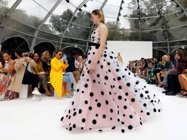 La colección de Carolina Herrera es presentada en la Semana de la Moda de Nueva York el lunes 9 de septiembre del 2019. Fotos: Agencia AP.