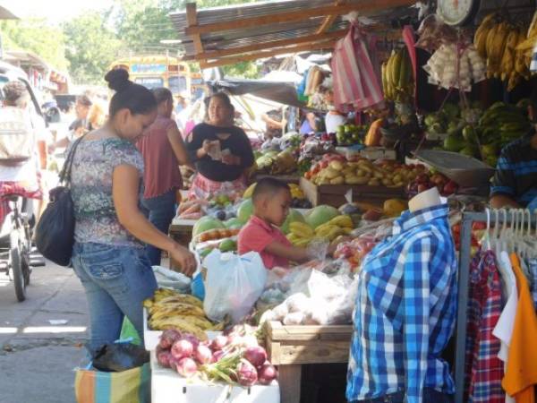 Los vendedores de Choluteca están preocupados por las bajas ventas. La afluencia de personas en los mercados se mantiene con normalidad, pero se espera un incremento.