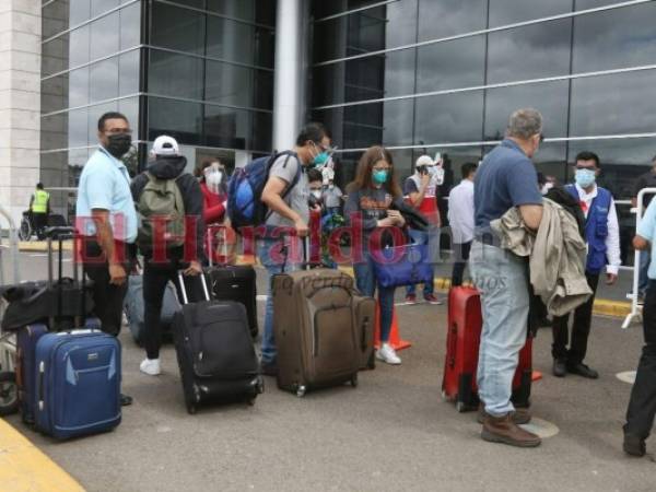 Las únicas medidas que deberán cumplir la totalidad de los viajeros será el uso de mascarilla, el distanciamiento y la limpieza constante de sus manos, calzado y ropa. Foto: Efraín Salgado/ EL HERALDO