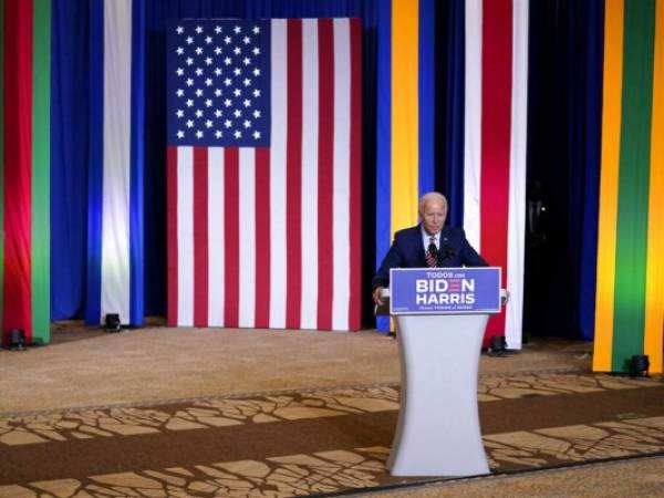 El candidato presidencial demócrata Joe Biden habla durante un evento del Mes de la Herencia Hispana en el Osceola Heritage Park, en Kissimmee, Florida. Foto: AP.