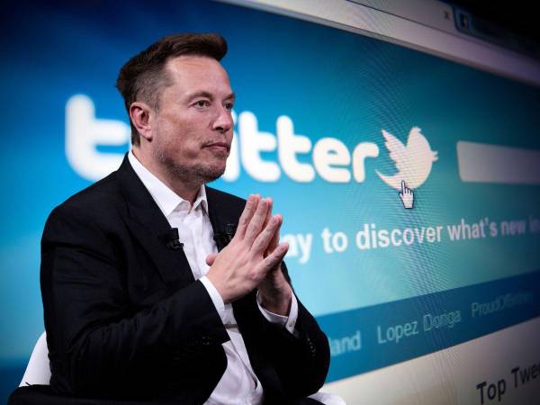 Elon Musk: “Twitter respetará la ley. Si una ley se promulga, lo repito, Twitter se compromete a respetarla”.