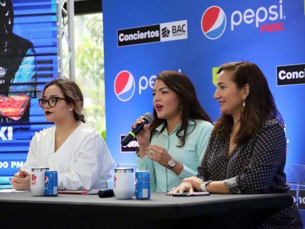 Kelin Díaz, de En Vivo; María Arévalo, de Pepsi Honduras; y Mónica Arita, de BAC Credomatic; anunciaron las novedades del show.