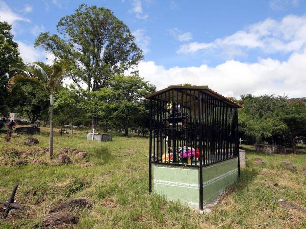 El cementerio municipal Divino Paraíso cuenta con 4,864 lotes y el camposanto Jardín de los Ángeles tiene disponibles 3,000 lotes.