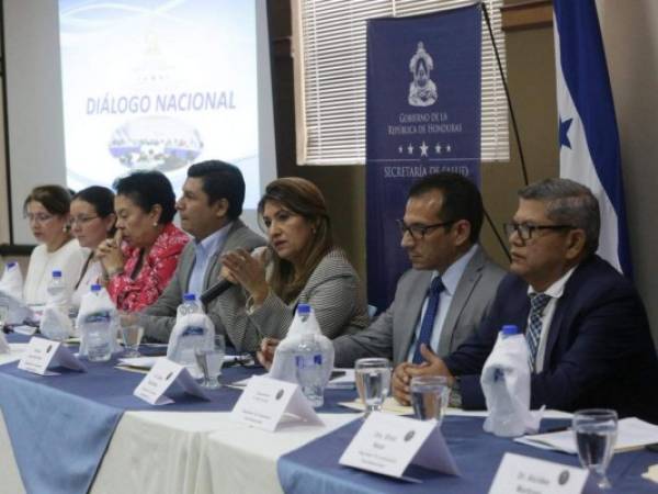 Las autoridades de Salud, representantes de sindicatos, asociaciones, centrales obreras, organizaciones internacionales, sociedad civil y cooperantes internacionales trabajarán por transformar la salud pública.