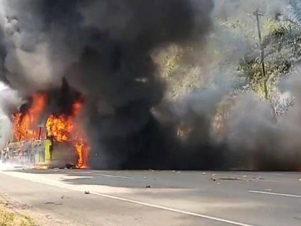 Un muerto y varios heridos tras colisión de bus y pick up en Taulabé