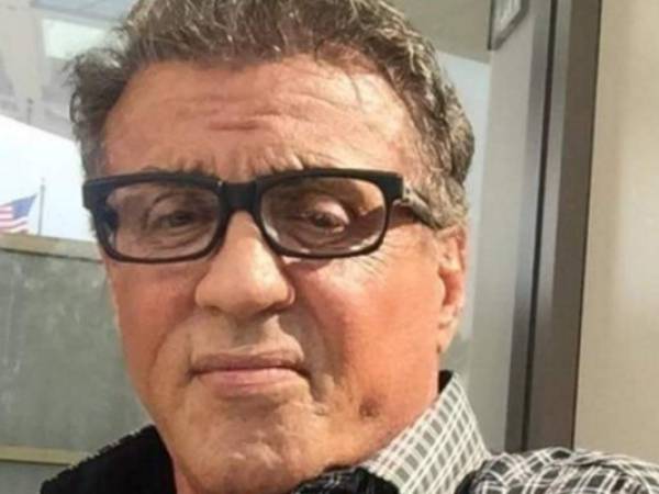 La fotografía publicada por un grupo de seguidores de Sylvester Stallone, encendió la alerta de que el actor padeciera cáncer.