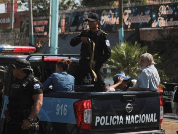 Se reportan varias detenciones en las protestas. Foto AFP