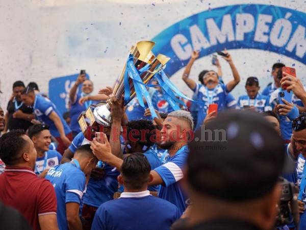 Motagua ya elevó su copa 18, pero aún falta mucho camino para acercarse al vecino y eterno rival, Olimpia.