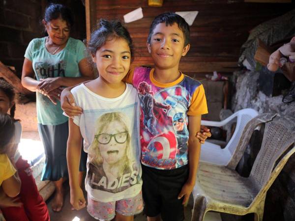 Cientos de niños como Carlos y Anyi esperan tener una mágica navidad con un juguete.