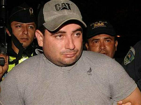 Imagen en vida de Plutarco Ruiz, tras ser detenido por el doble crimen.