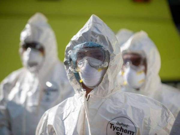 El presidente de Guatemala, Alejandro Giammattei, anunció el lunes el cierre de las fronteras y la suspensión de vuelos para enfrentar el nuevo coronavirus, luego de la muerte de un contagioso y el aumento de casos. Foto: Agencia AFP.