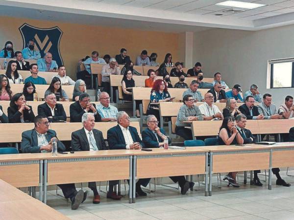 El foro fue auspiciado por la Universidad José Cecilio del Valle de Tegucigalpa.