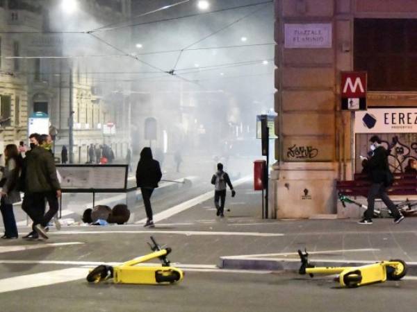 Las restricciones en Europa desencadenan protestas violentas. Foto AFP