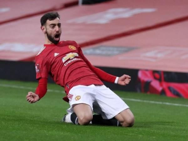 Bruno Fernandes se vistió de héroe para los Red Devils a 12 minutos del final del partido. Foto: AFP