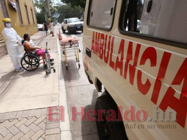 Los hospitales del país continúan vacíos, sin embargo, en las últimas semanas los triajes contabilizan más atenciones de personas con síntomas de covid-19. Expertos aseguran que se trata de ómicron. Foto: El Heraldo