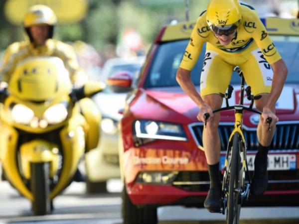 Froome fue segundo de la etapa, a 1 minuto y 3 segundos de Dumoulin.