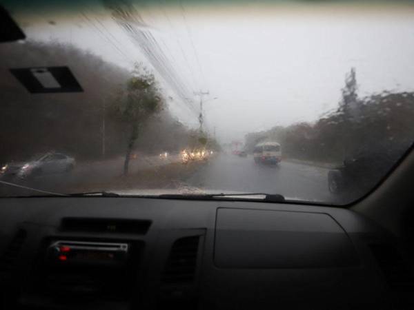 Fuertes lluvias se han reportado en toda la capital, esto causa que bajen las temperaturas y que haya menos incendios.