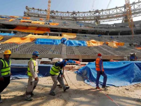 En Catar, las obras de preparación del Mundial-2022 no se han visto alteradas por la pandemia. AFP.