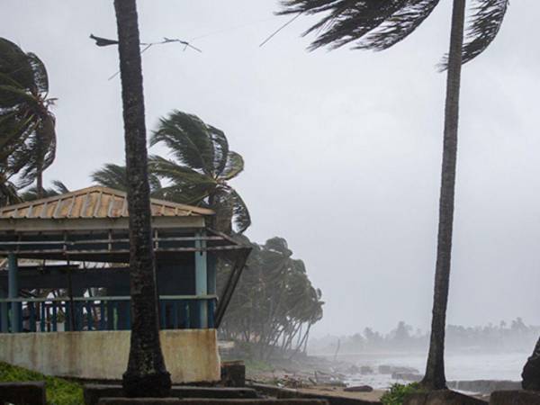 La prensa local, a la vez, reporta inundaciones en otras poblaciones costeras de este país caribeño como Higüey.