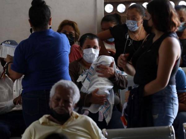 El personal de enfermería es insuficiente, más de cinco mil habitantes por cada enfermera en el Distrito Central, aunque la situación es igual en todo el país.