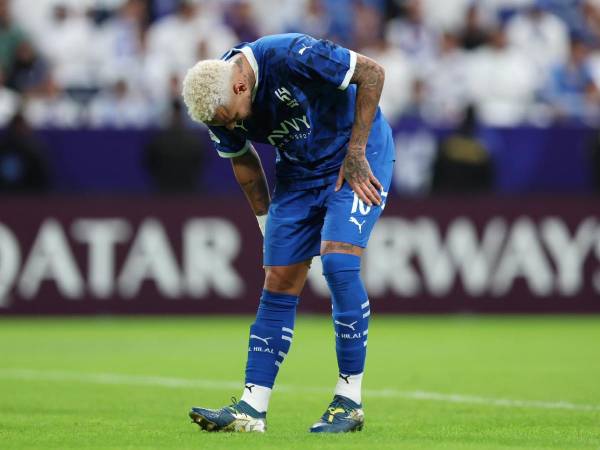 Neymar Jr. salió lesionado con el Al Hilal ante Esteghlal en Arabia Saudita.