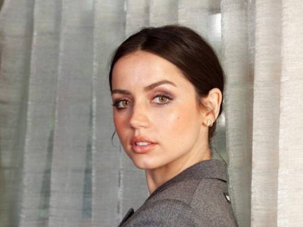 La actriz cubana Ana de Armas posa durante la promoción de la película 'Knives Out' en el Hotel Four Seasons en Los Angeles. Foto: AP.