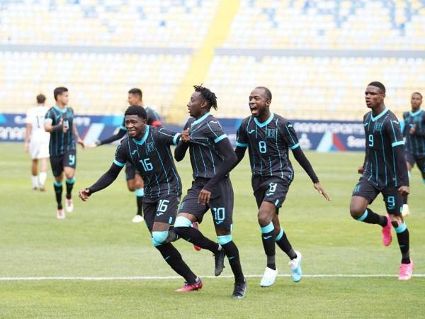 Los jugadores de la Selección de Honduras Sub-23 festejan el único gol anotado ante Estados Unidos.