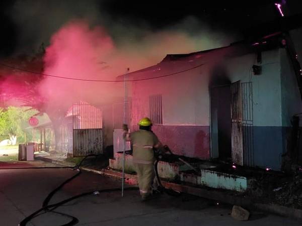 Hasta el momento se desconoce qué habría provocado el incendio.