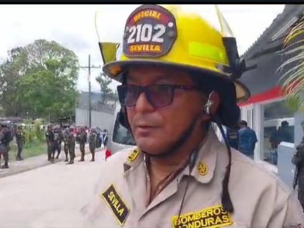 El Cuerpo de Bomberos rapidamento se traslado a Cefas, donde por varios minutos lograron controlar el siniestro que se registró en varios modulos