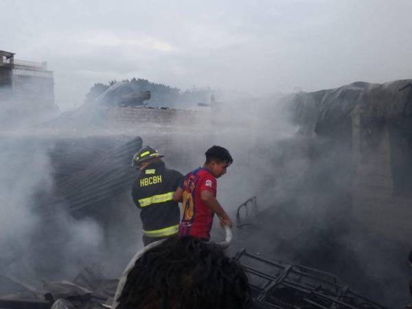 El inmueble quedó reducido a cenizas producto del voraz incendio.