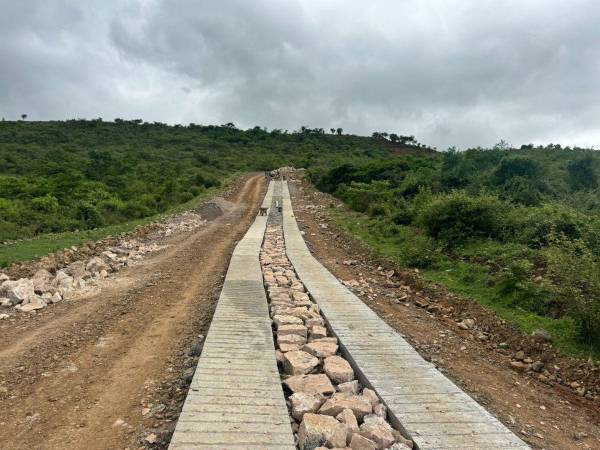 La construcción de huellas son otro de los importantes proyectos que se han ejecutado en estas zonas, ayudan a que en la temporada de invierno no se obstruya el paso de los vehículos.