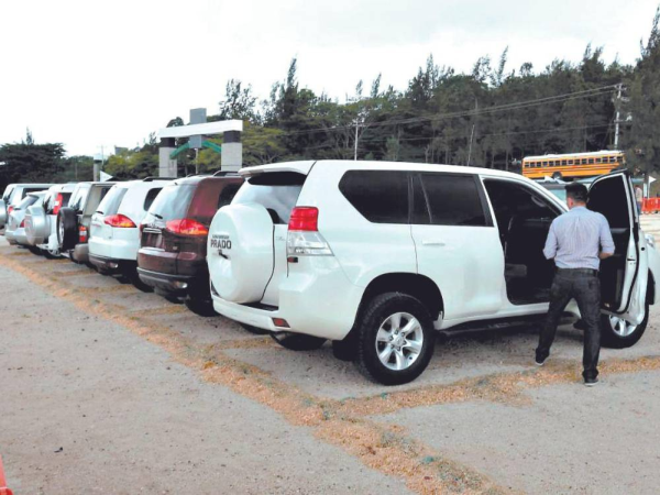 La denuncia fue hecha por autoridades de Joprodeh, quienes aseguran tener pruebas de las camionetas que fueron designadas.