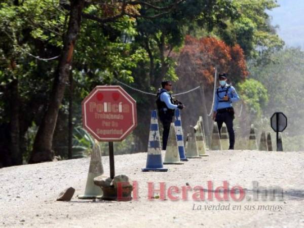 Las entradas al municipio están protegidas por diferentes retenes de la Policía Nacional. Foto: Johny Magallanes/El Heraldo