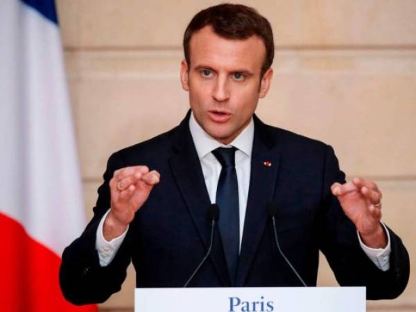 El presidente francés Emmanuel Macron pidió en un discurso televisado 'ayudar' a África, que enfrenta las consecuencias económicas de la pandemia de COVID-19. Foto: AFP.