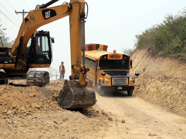 El gobierno pavimenta actualmente la carretera que conduce a Reitoca, Francisco Morazán, pero solo serán 15 kilómetros, es decir, la mitad de la vía, por lo que no conectará hasta ese municipio.