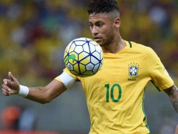 Neymar durante un partido con la selección de Brasil