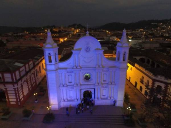 La belleza arquitectónica que impera en esta acogedora ciudad hacen que el turista se enamore al instante de la zona. (FOTO: David Romero / Honduras noticias / EL HERALDO Noticias)