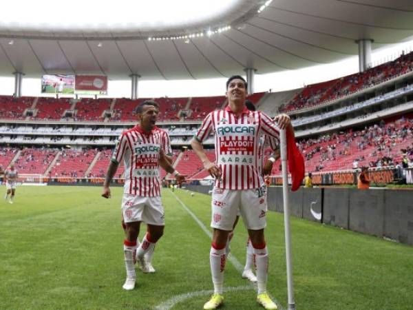 Luis García de Necaxa celebra tras anotar ante Guadalajara durante el partido de fútbol del Torneo Apertura Mexicano en el estadio Akron de Guadalajara, México. Foto:AFP