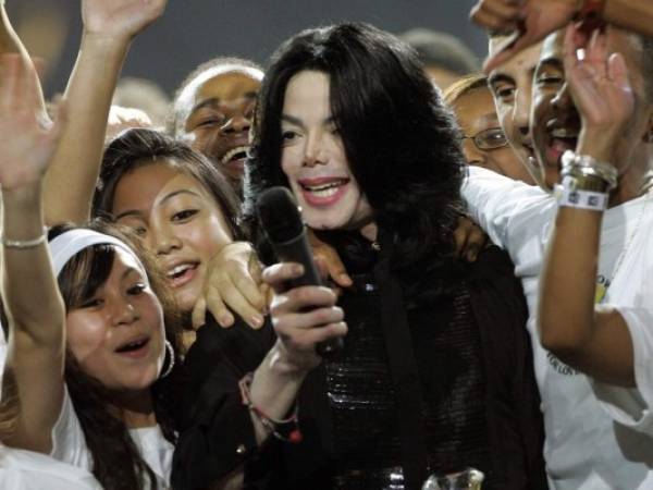 En esta foto de archivo del 15 de noviembre de 2006, Michael Jackson se presenta en los World Music Awards en Londres. Foto: Kirsty Wigglesworth/Agencia AP.