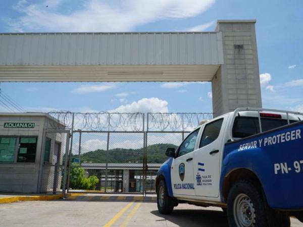 Elementos del orden fueron enviados a los centros penales para ayudar a resolver el conflicto.