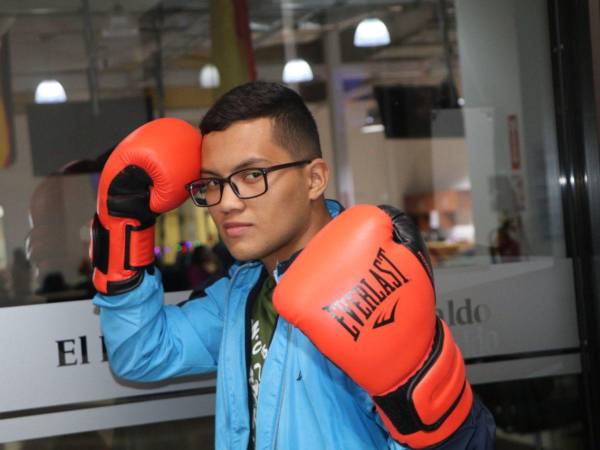 El pugilista hondureño visitó la sala de redacción de Diario EL HERALDO para contarnos los detalles de sus combates internacionales, en los cuales puso muy en alto el nombre de Honduras.