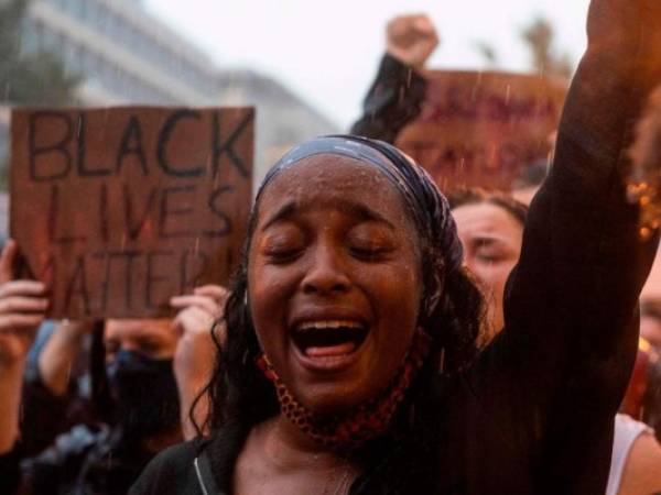 Fundado en 2013 en Estados Unidos, este movimiento 'se convirtió en uno de los más poderosos del mundo para luchar contra la injusticia racial', declaró este sábado a la AFP Petter Eide, diputado de Izquierda Socialista. Foto: AFP